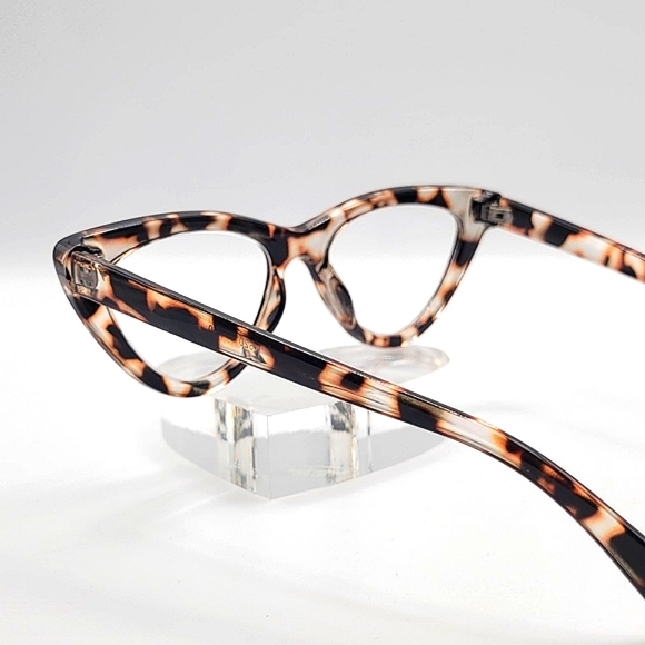 The "Fifi" Reader - Picture 4 of 4